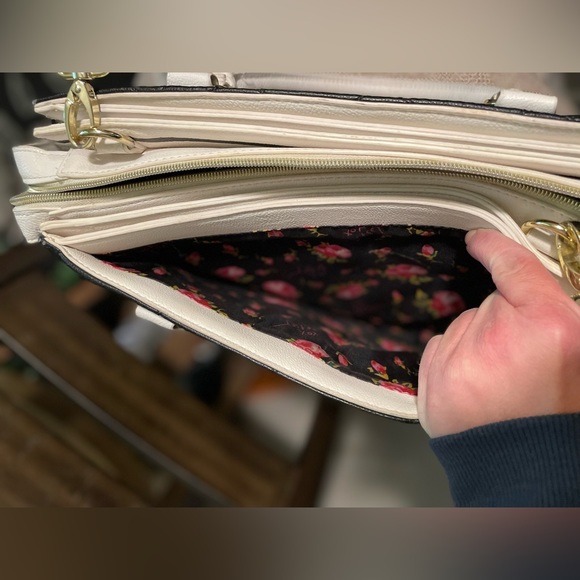 Large Betsey Johnson purse/crossbody - Picture 6 of 9